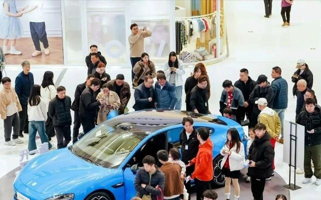 雷军:小米新一代SU7全国143城,492家门店开启试驾