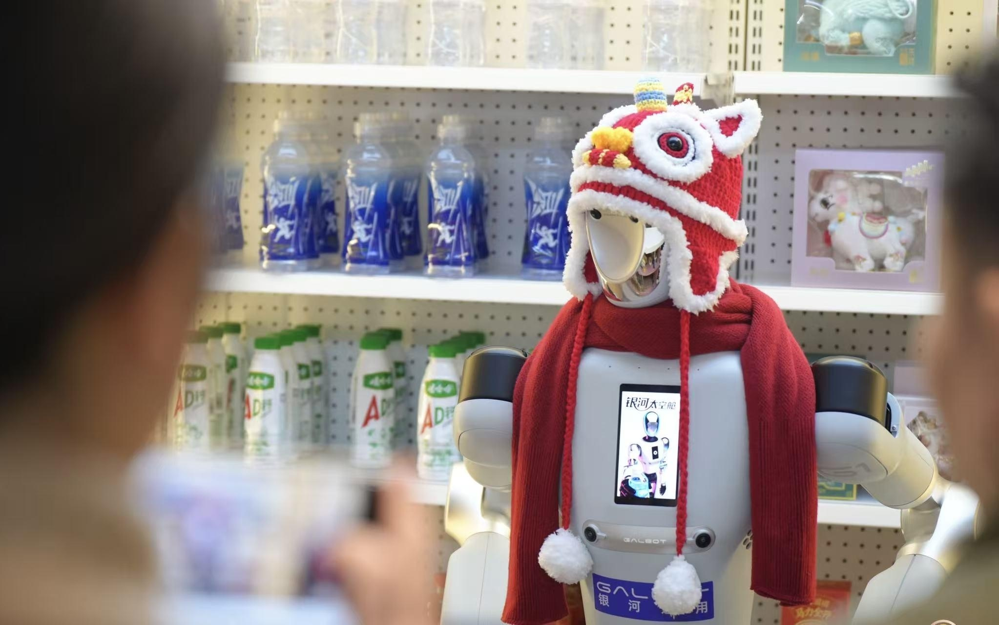 马年春节假日盘点·科技篇|融入传统年俗 加快应用落地——机器人点燃新春新体验