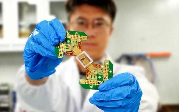 我国科学家成功构建量子密钥分发芯片网络