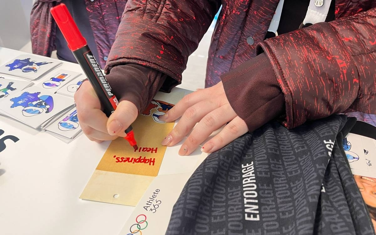 赛前必「摸福」？阿里云这个 AI 装置成了运动员的「冬奥许愿池」