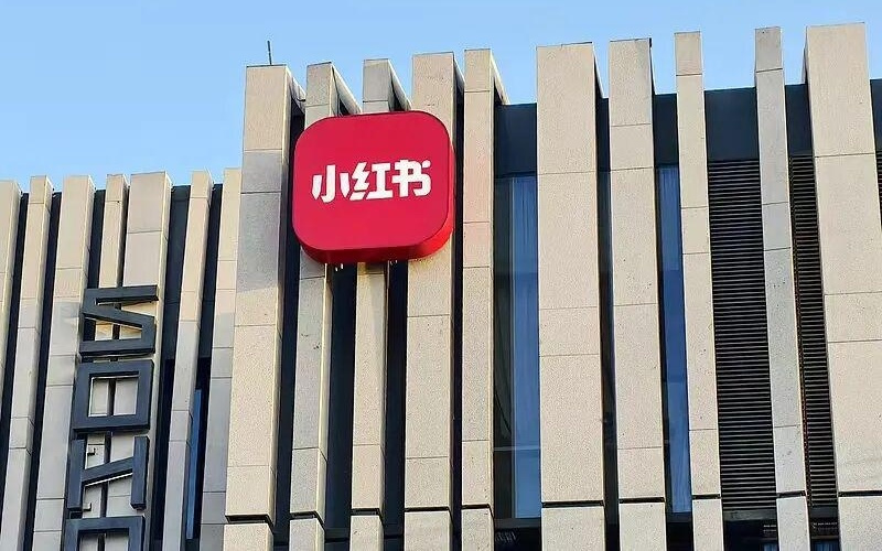 率先向AI托管账号出手，为什么小红书要打响第一枪？