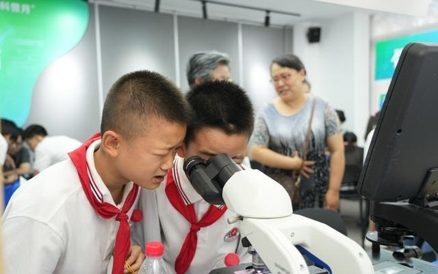 致敬钱学森、揭牌院士工作站，2025 年徐汇区“全国科普月”活动启动