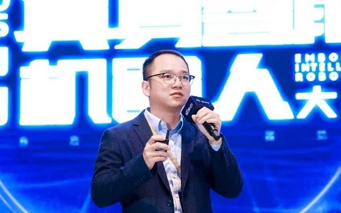 信步科技陈伟秋：给出四款大小脑融合方案，和英伟达英特尔合作，天工智元都是客户｜EAIRCon 2025