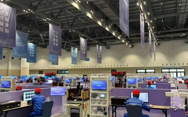 调查！“灰领”崛起背后：二线城市起薪七千，AI+技能人才也有光明的未来