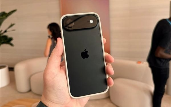 苹果史上最薄手机 产品经理朱海舟谈iPhone Air：旦用难回