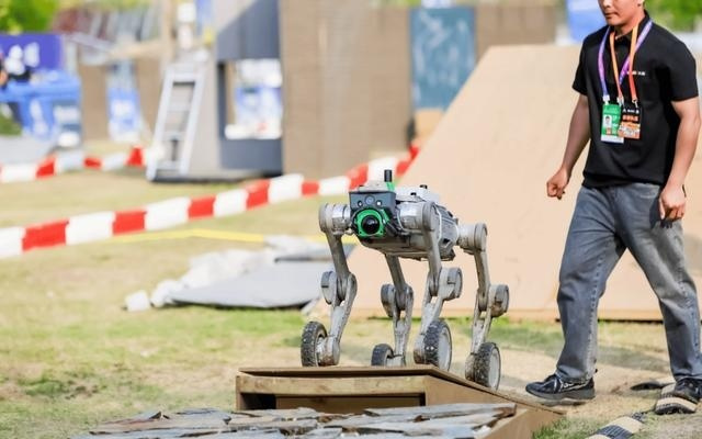 智身科技马拉松三大奖加冕 双赛道验证落地硬实力