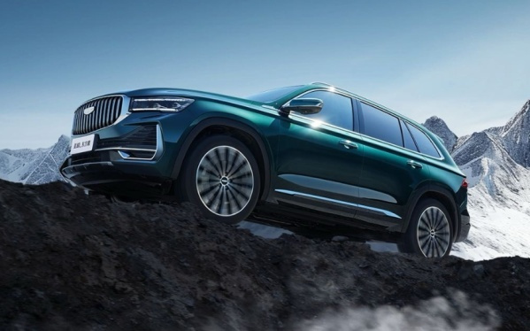 2025年中国乘用车均价回落 新能源价格下探燃油车趋稳