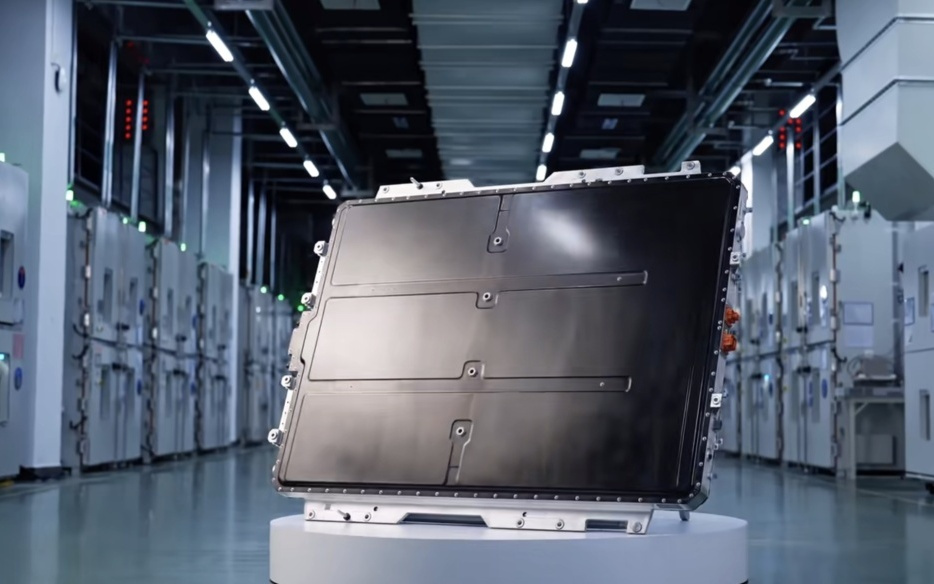 华为巨鲸电池3.0迭代而来：从“被动防护”到“主动预判”