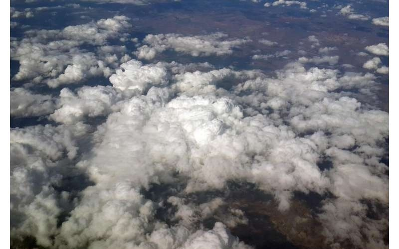 混合AI系统让卫星“看透”云层,地球观测更可靠