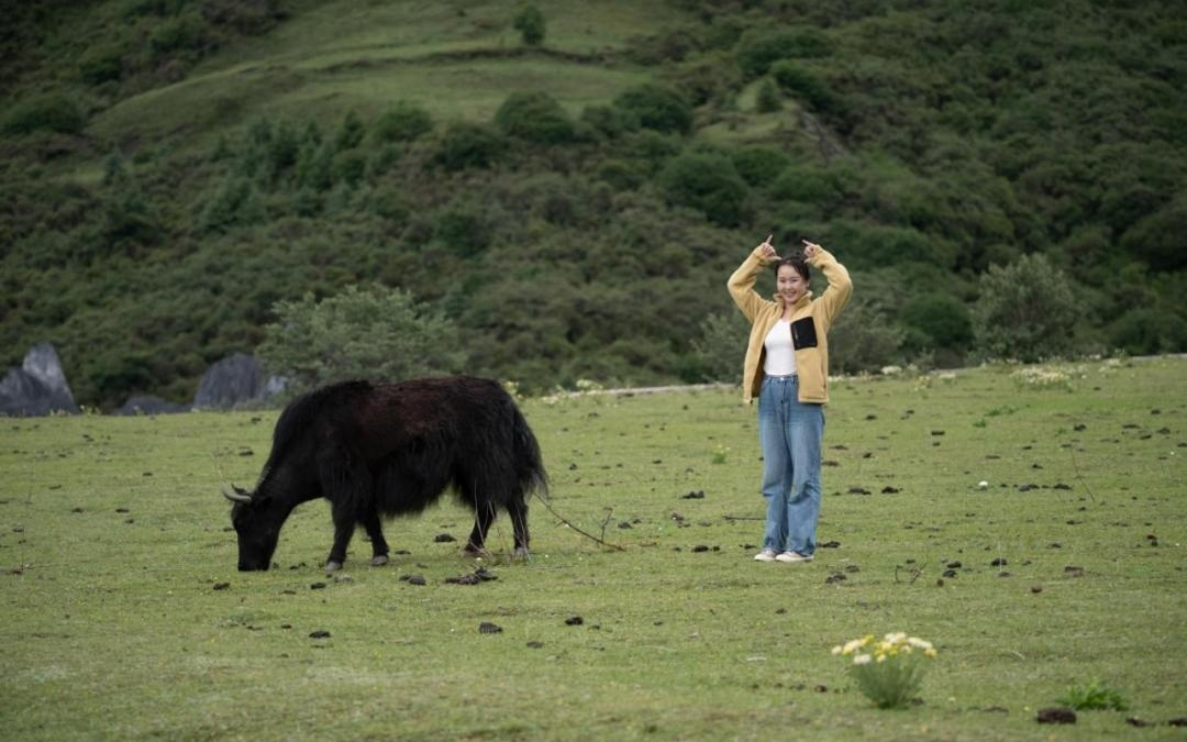 31岁博主郭郭：从高压职场逃离，用AI“手搓”应用，1个多月赚近9000元