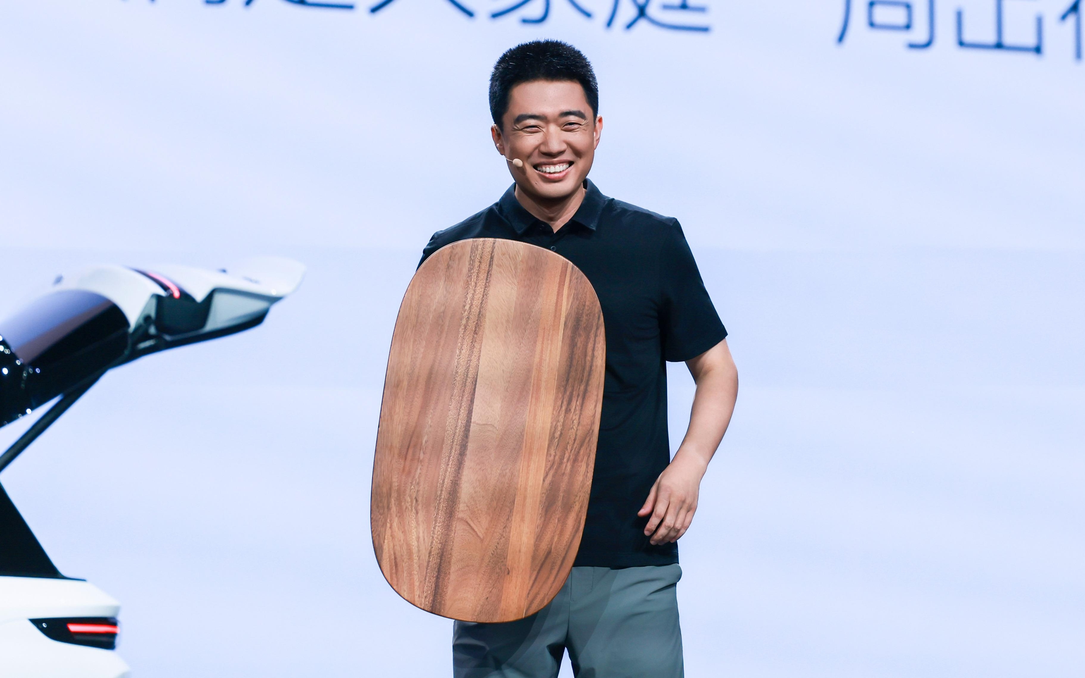 李想收敛锋芒