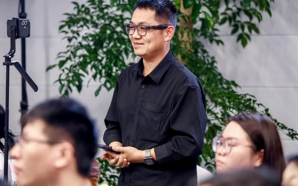 国仁对话雷军胡峥楠宋钢:关于小米汽车的新人新车新思考