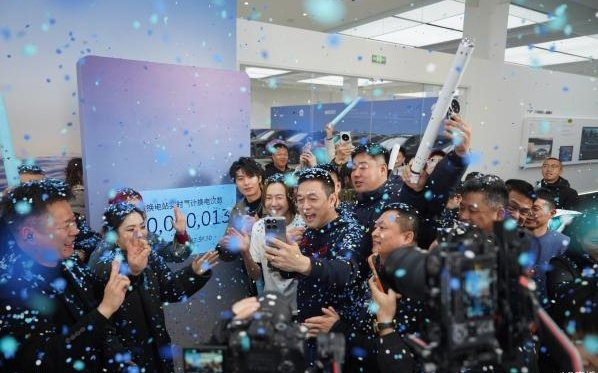 李斌谈蔚来达成1亿次换电服务：又一里程碑 用时2819天