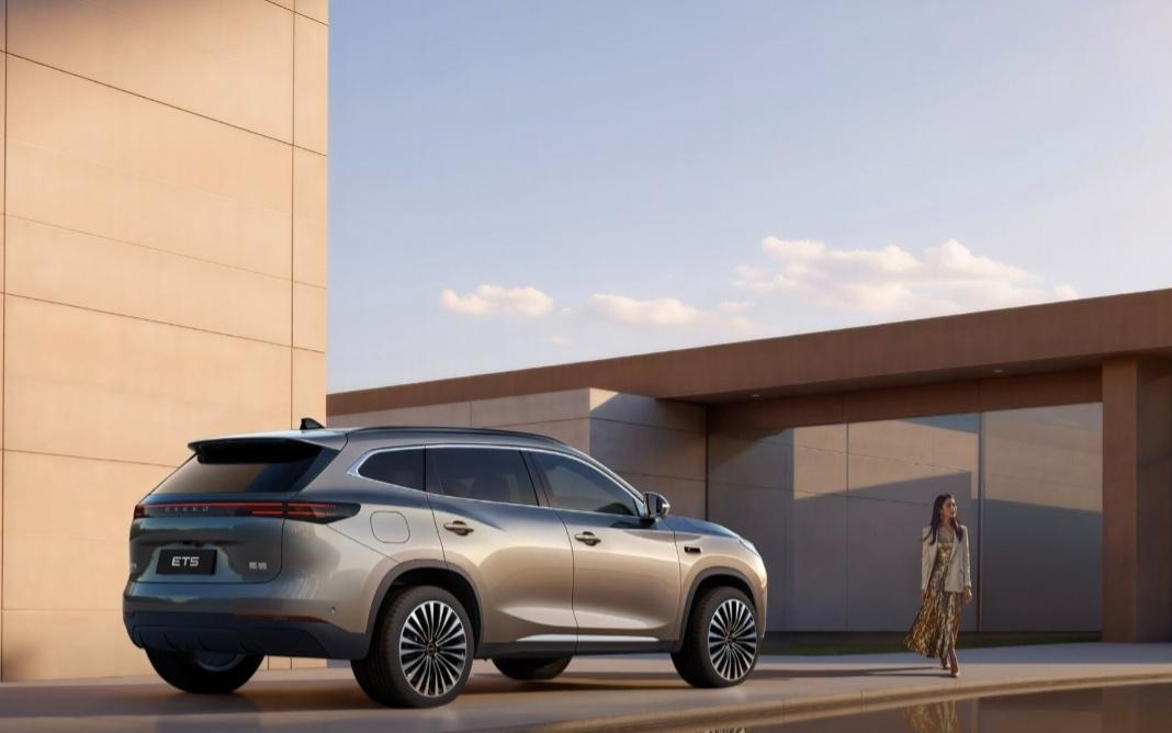 奇瑞星途ET5增程SUV上市，超级置换价13.49万-14.99万元