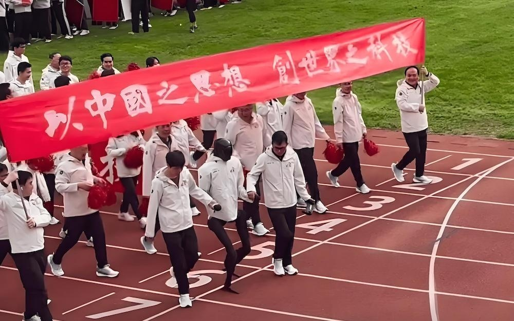 通研院重磅成果！一套策略让人形机器人学会后空翻、霹雳舞，准确率超90%