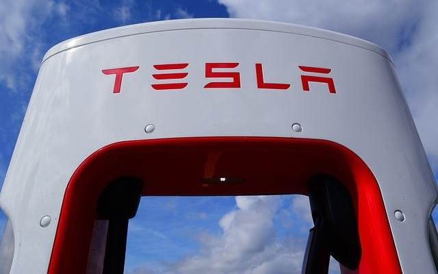 美国补贴新规要求“汽车充电桩100%美国制造”，业内称难以落地