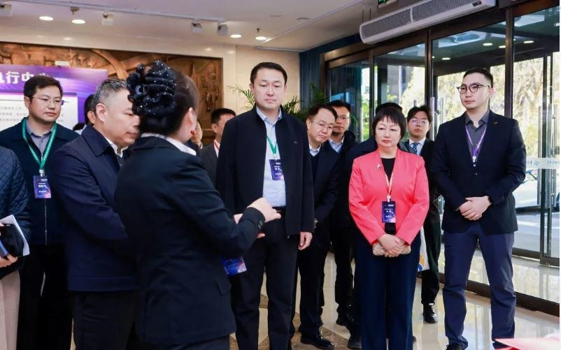 手指粗超导体可承受数万安培电流，中国聚变携新成果亮相行业盛会