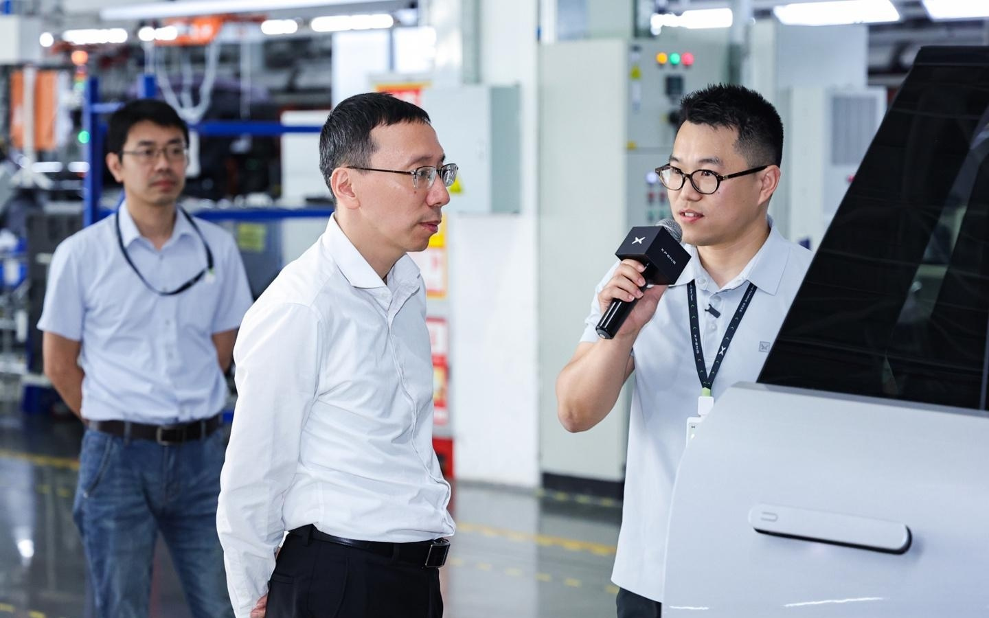 小鹏GX首台Robotaxi量产车下线