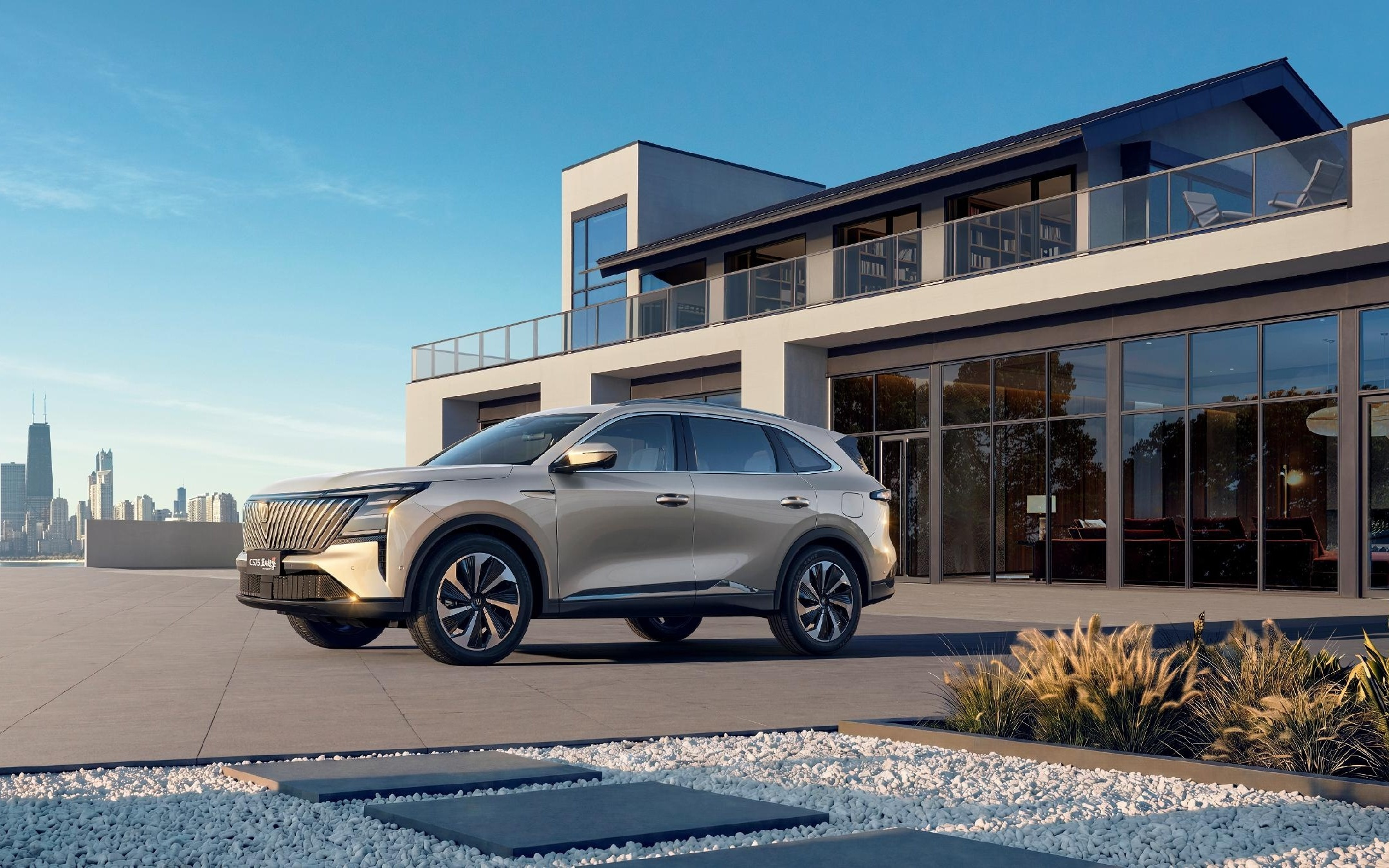 城区油耗迈入2L时代 长安蓝鲸超擎混动双车北京车展全球首发