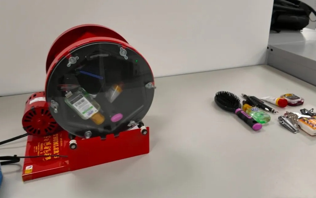 外媒揭秘谷歌Pixel手机“刑讯室”：从暴雨冲刷到滚筒撞击