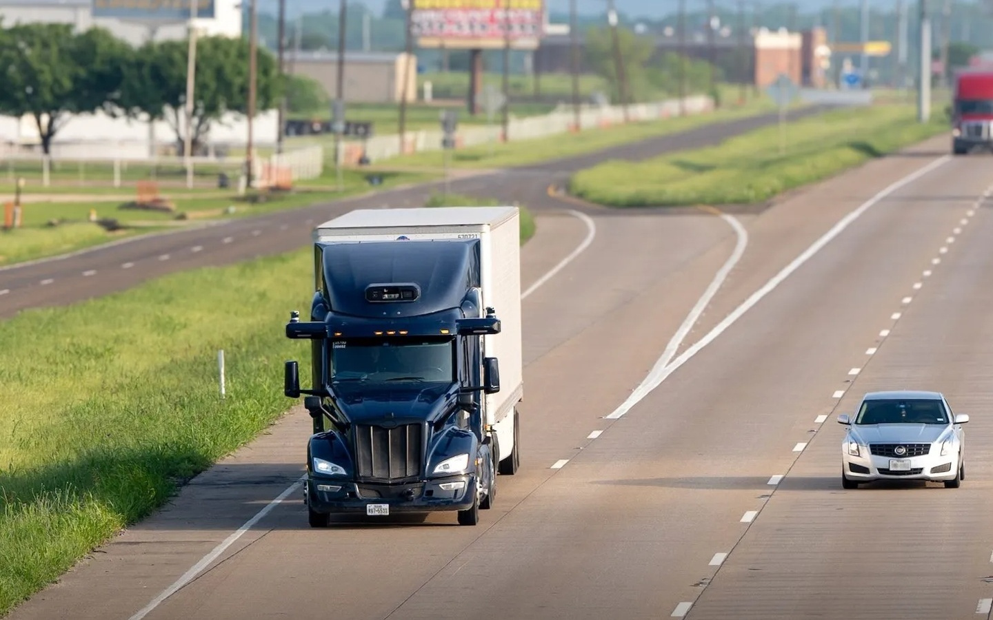 超越美国法规规定的人类标准，Aurora自动驾驶卡车一次跑完1600km