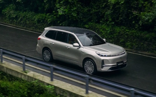 首次！美国知名汽车网测试中国车：吉利银河M9让美企直呼担忧