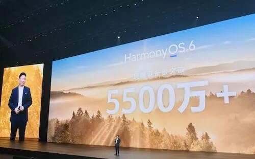 手机AI不再只会聊天，华为首创“伴随式AI”切入执行层