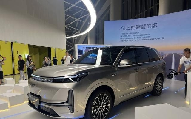 从“冰箱彩电”到“AI定义”，大六座家用SUV的价值锚点要被重置？