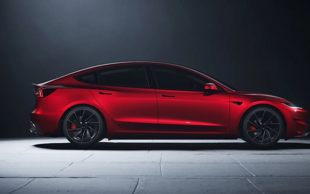 特斯拉高管：正研究三电机版Model 3的可行性