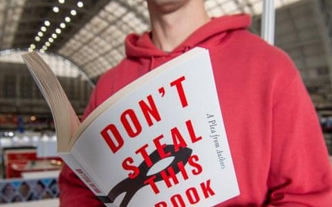 万名作家联名出版“空白书”，抗议AI公司未经授权使用其作品