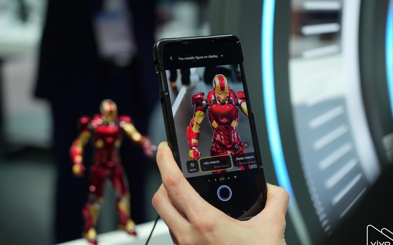 vivo X300 Max手机原型曝光：预估6.78英寸屏幕、7000mAh电池