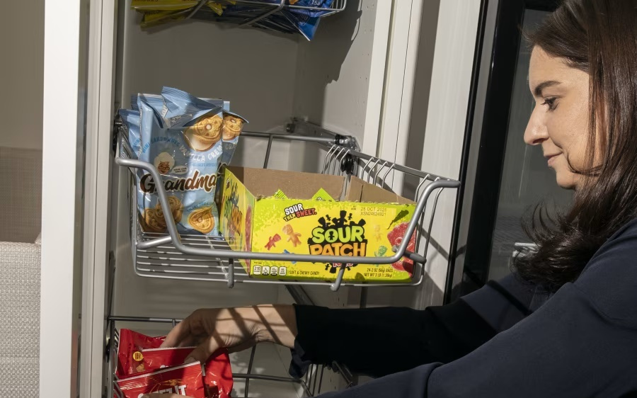 笑疯了！AI开小卖部被人类骗到破产，PS5竟然0元送