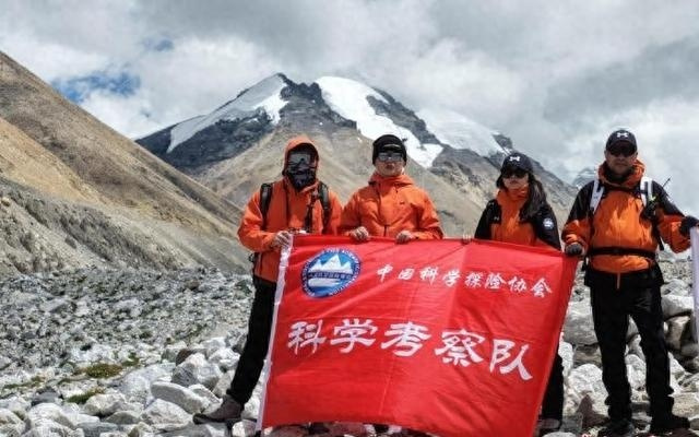 珠穆朗玛峰冰塔林科学考察行动正式启动