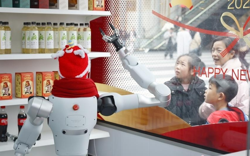 智能机器人售货员亮相长沙街头