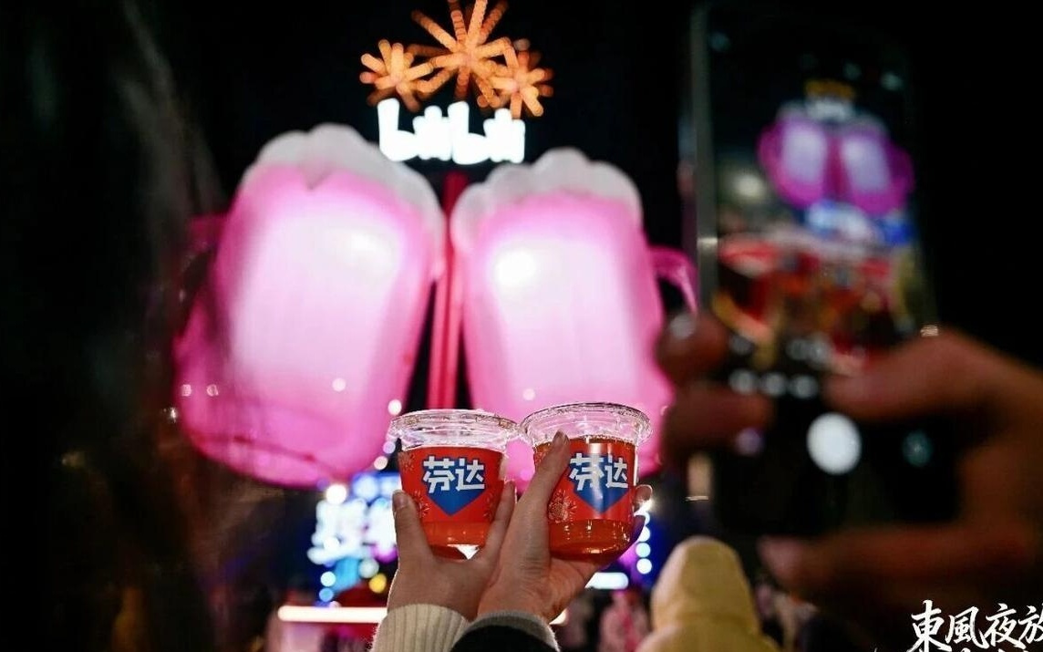 2026一飞冲天！今晚的无人机表演帅爆了~