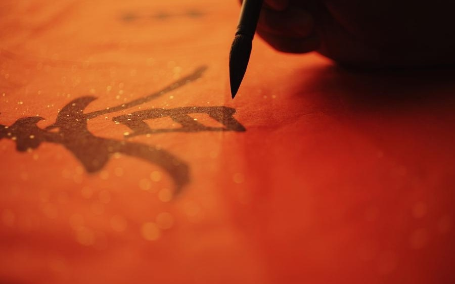 顶尖模型比拼,“红包大战”抢人!AI大模型“春节档”:科技向上能力下放