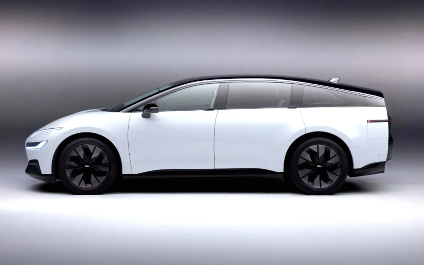 福特被砍三排座纯电SUV原型曝光：主打曲线美，还规划了增程版