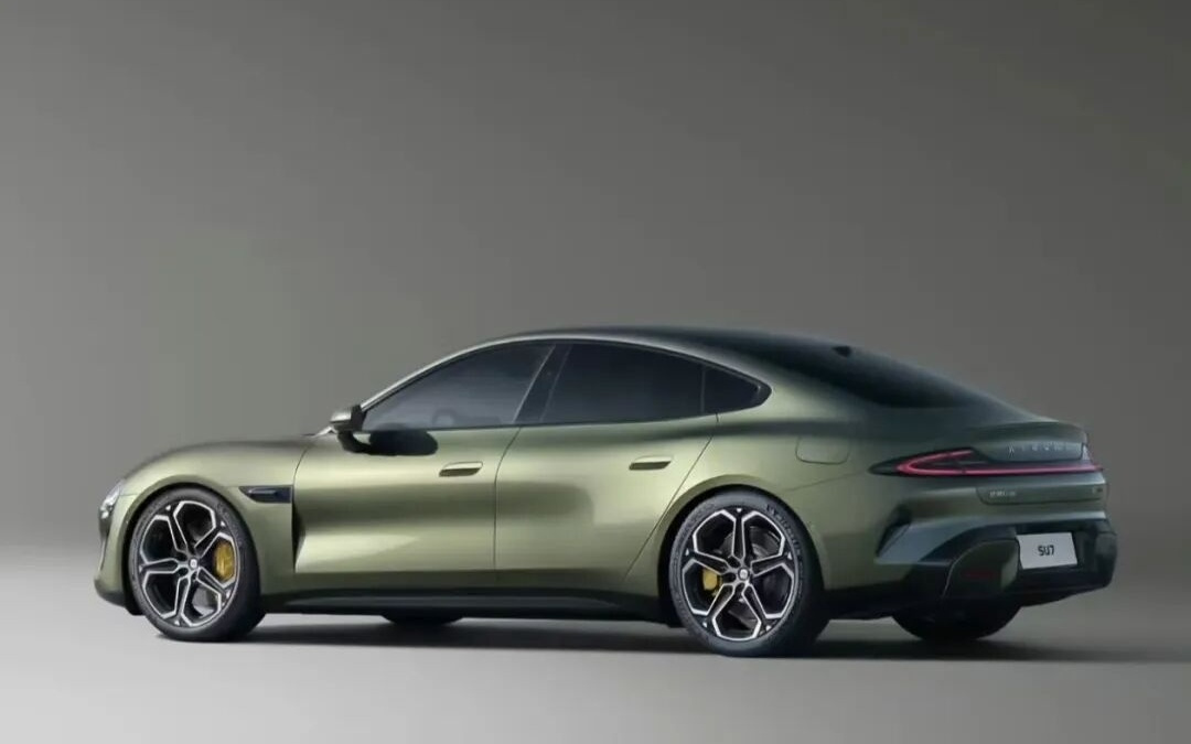 雷军：初代小米SU7正式停产！新一代13日在北京等地展示…