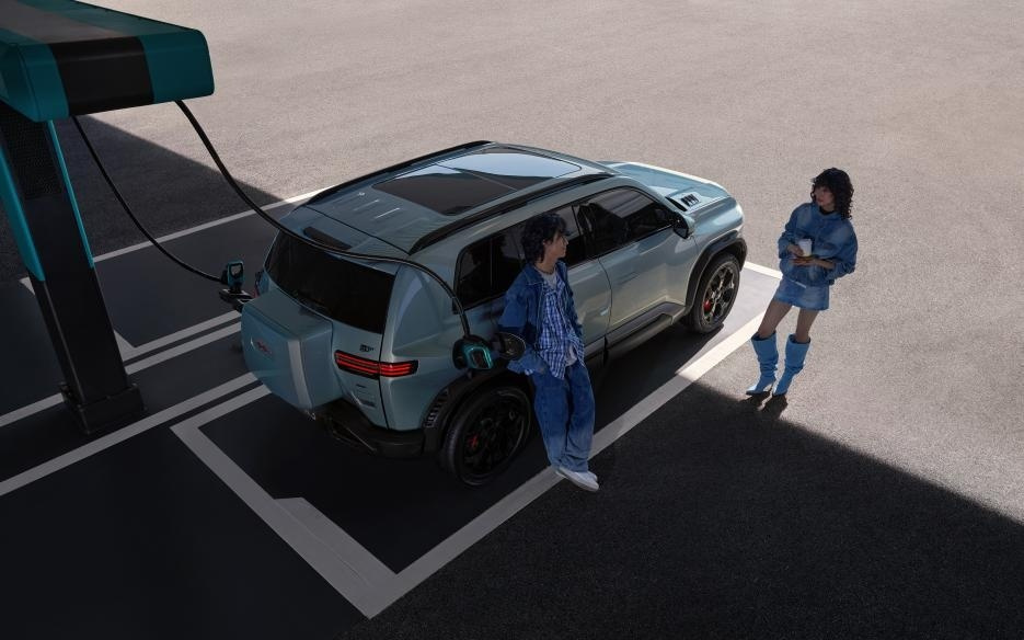 方程豹钛 3 闪充版正式上市 成比亚迪闪充首批量产交付车型