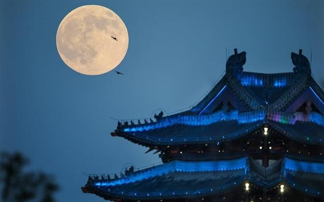 记得抬头看！2025年最后一次“超级月亮”即将登场