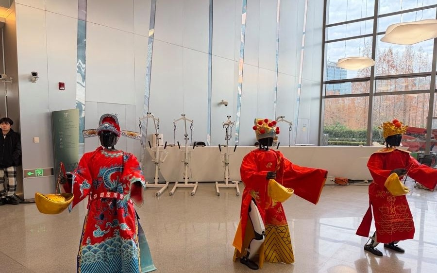 年会旺季机器人很忙,上海发布首个机器人租赁开放平台,冲刺机器人商用第一城