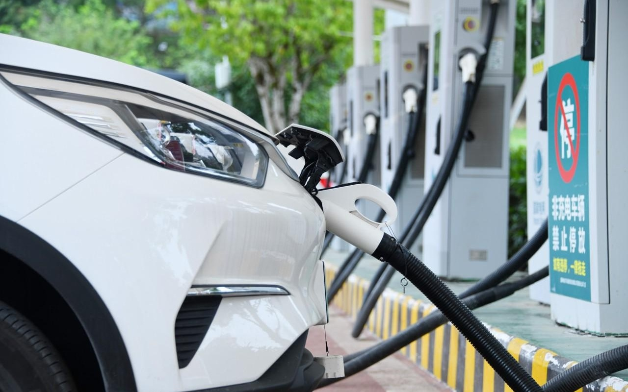 春运来了！预计95亿人次出行，新能源汽车充电迎大考，服务区“长龙”再现？