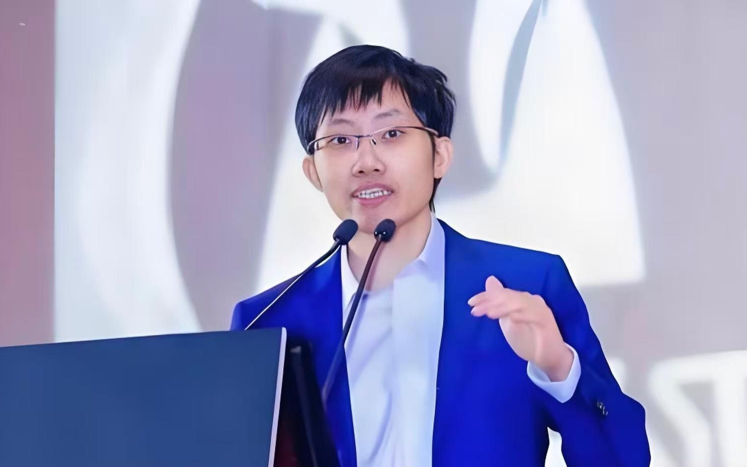 梁文锋为什么需要700亿?