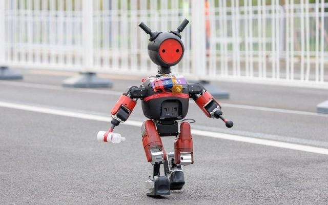 如“闪电”飞驰 人形机器人技术要奔向怎样未来