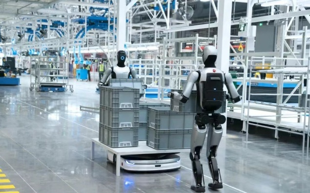 优必选无人物流车赤兔α在富士康郑州工厂下线