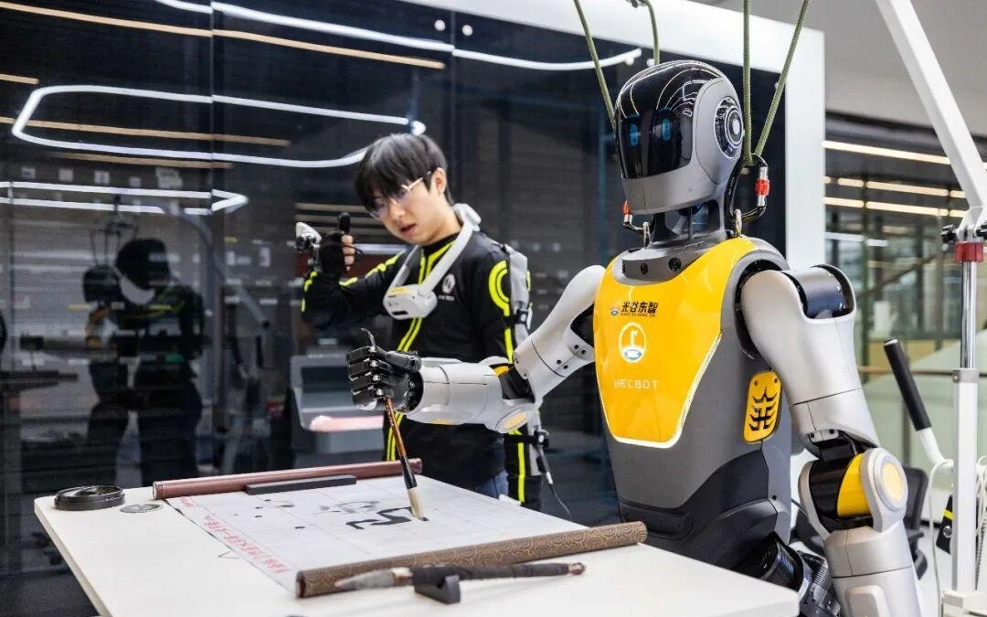 经济热点快评｜人工智能越来越强，咱们的“饭碗”还端得稳吗？