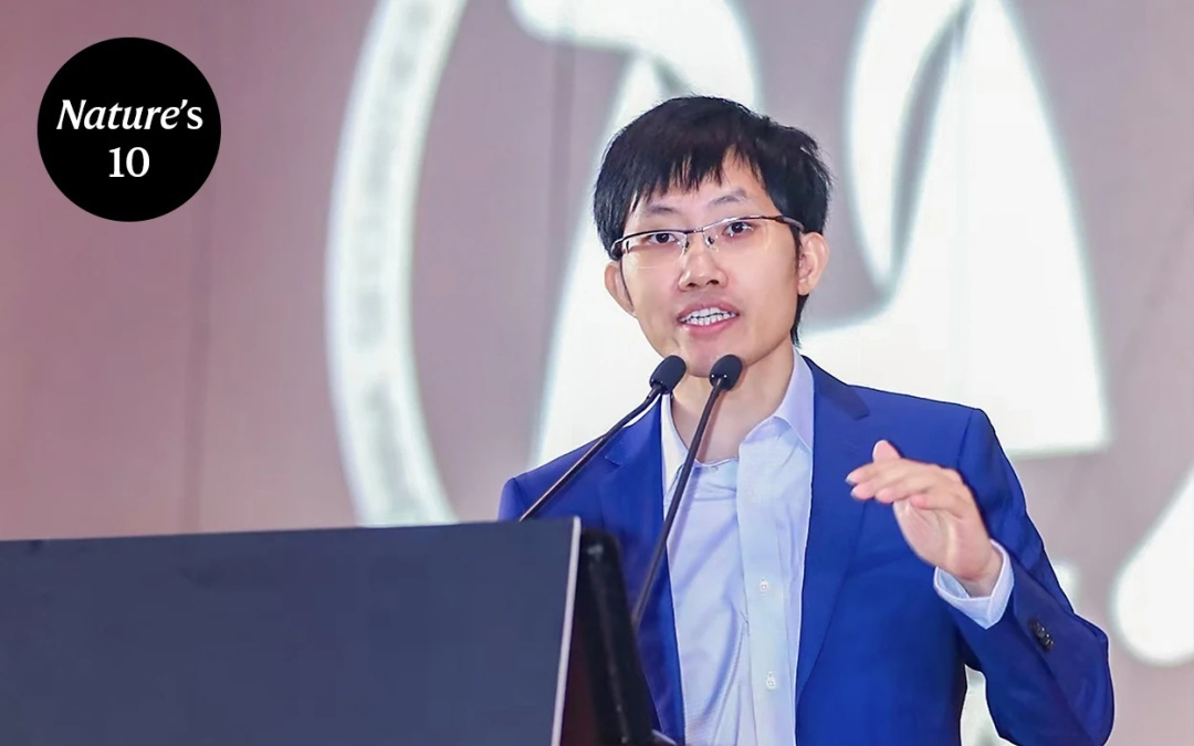 刚刚，DeepSeek梁文锋入选Nature年度十大人物！被称为「科技颠覆者」