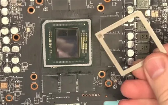 修复可能性0.1%！从烤箱走出来的RX 7800 XT：重新焊接核心+显存起死回生