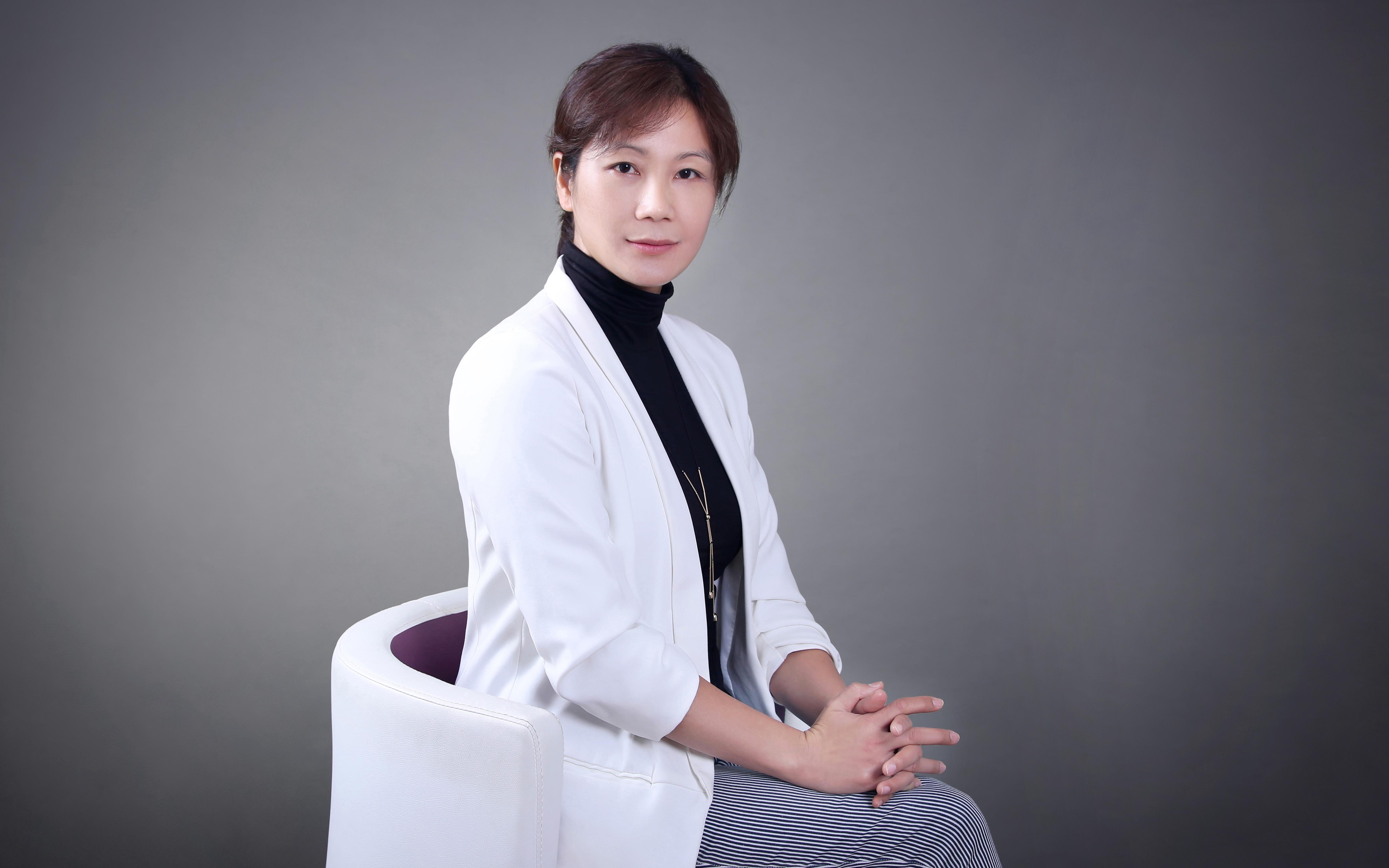 她们的故事｜AI浪潮之下，女性正成为AI落地的关键“翻译者”