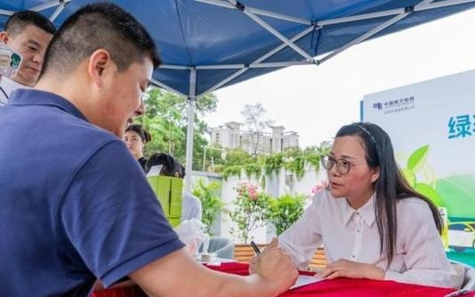 深圳率先推出“绿车充绿电”服务 可获减碳“身份证”